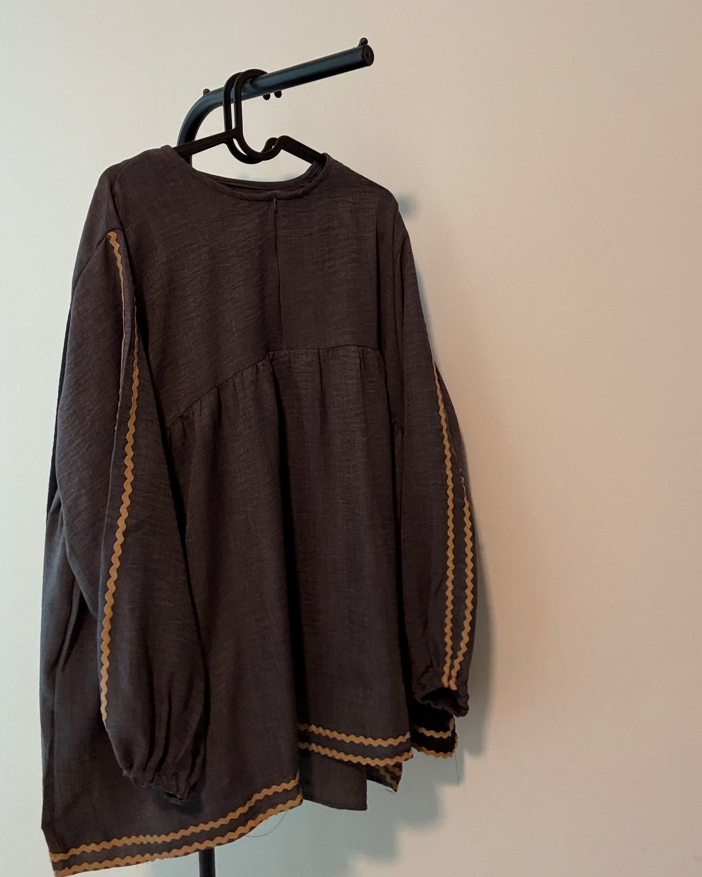 Embroidery linen blouse